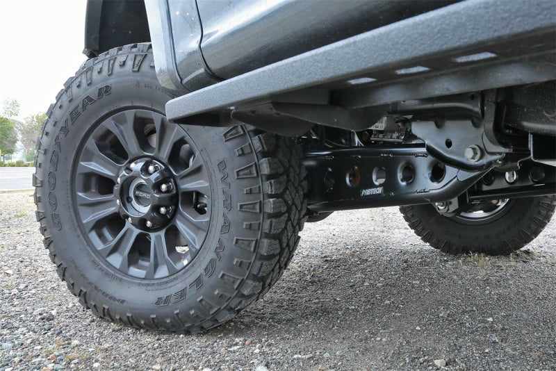 Fabtech 05-20 Ford F250/350 & 08-20 Ford F450/550 4WD 4/6/8in Lift Radius Arm System - Image 4