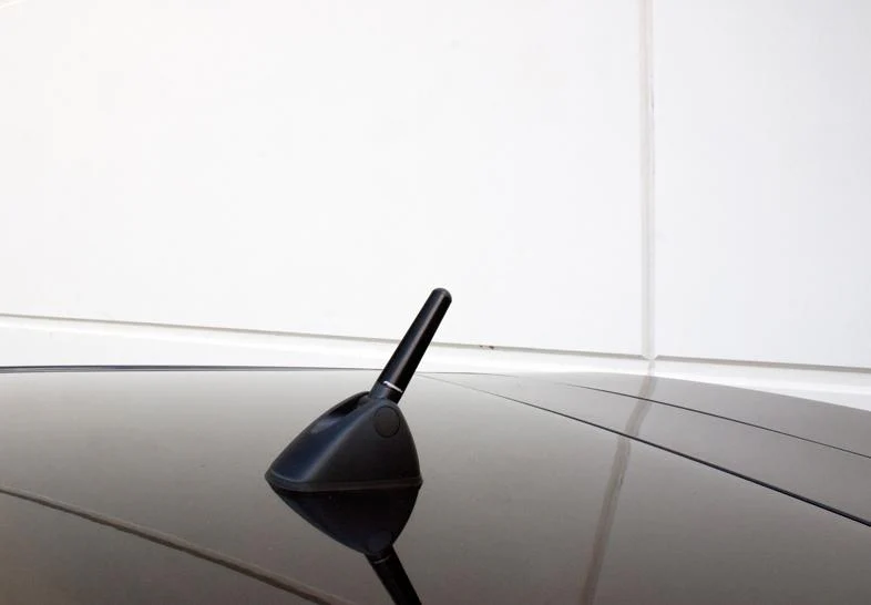 PERRIN 08-14 Subaru WRX/STI & 09-14 Forester Shorty Antenna w/OEM Pivoting Base - 2in. Mast - Image 3