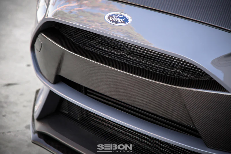 Seibon 16+ Ford Focus RS Carbon Fiber Front Bumper Garnish - Image 2