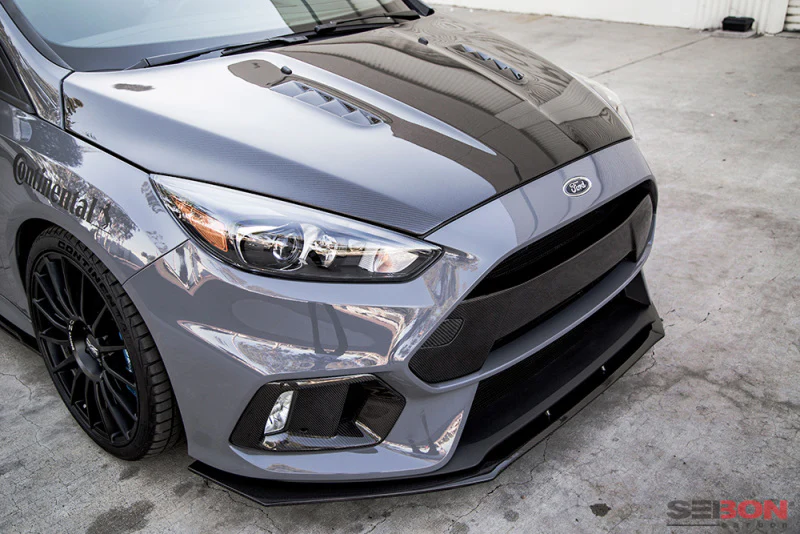 Seibon 16+ Ford Focus RS Carbon Fiber Front Bumper Garnish - Image 3