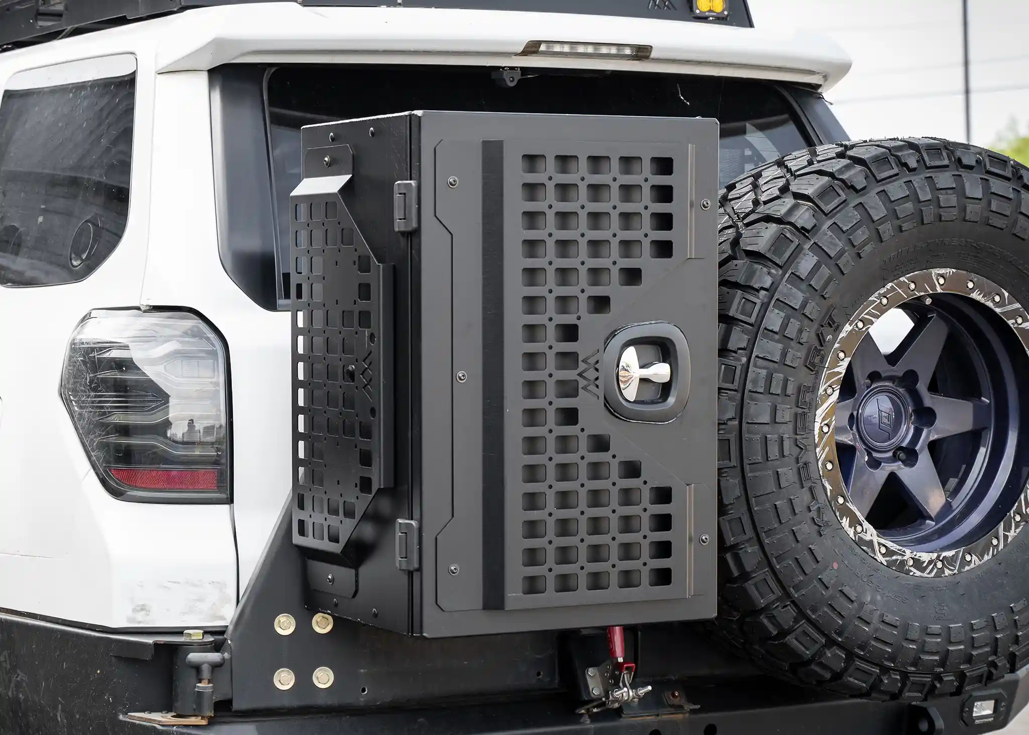 Universal Overland Storage Box (19x28x15) - Image 2